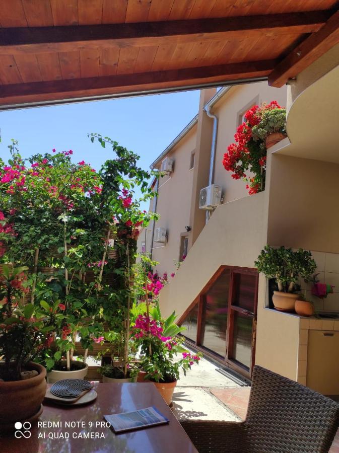 Apartments Iva Pakostane Exterior photo