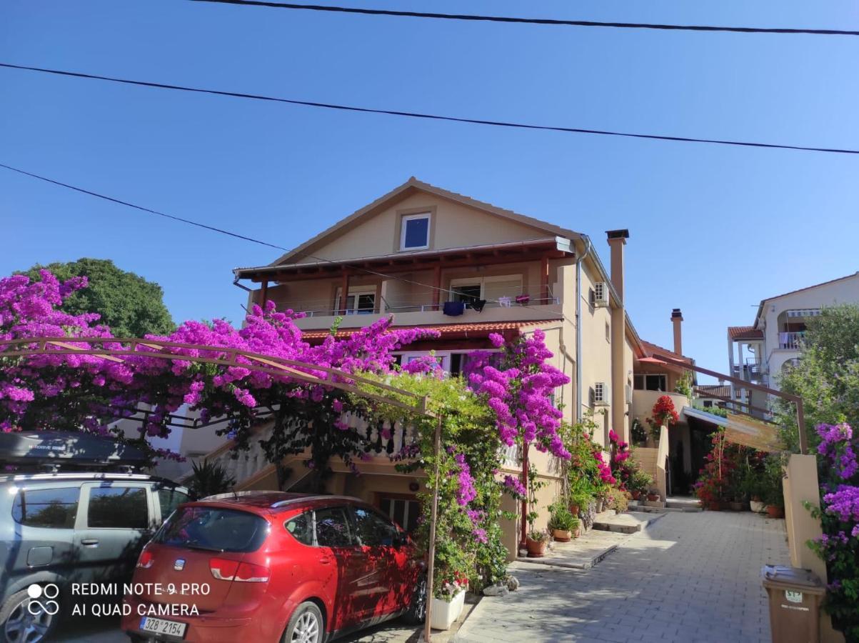 Apartments Iva Pakostane Exterior photo