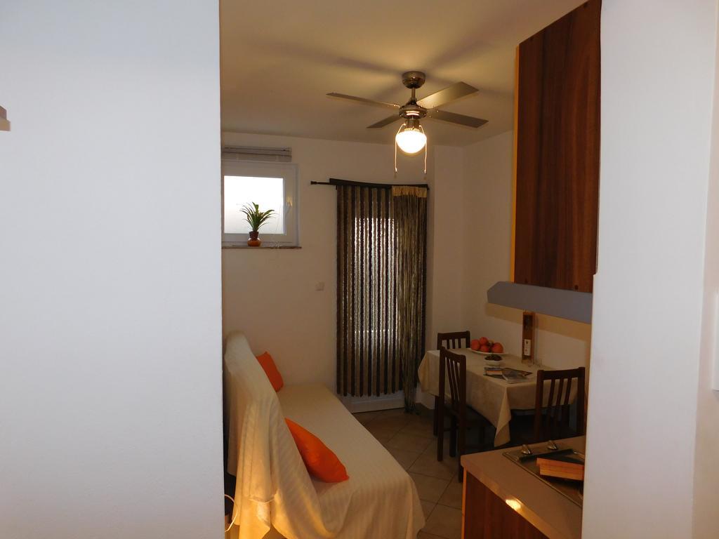 Apartments Iva Pakostane Exterior photo