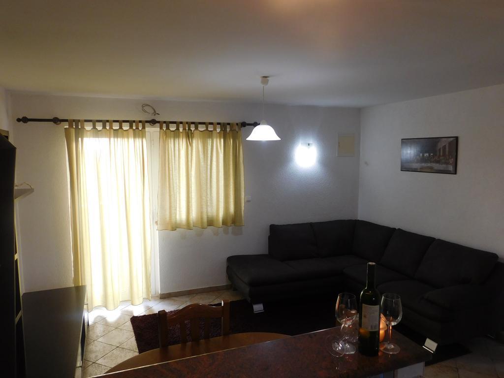 Apartments Iva Pakostane Exterior photo