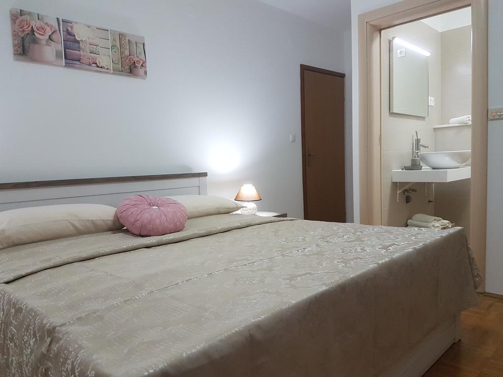 Apartments Iva Pakostane Exterior photo